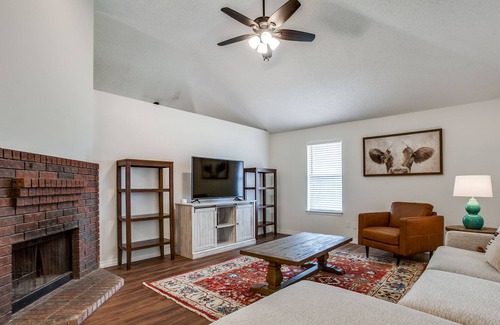 Allen House | ALD Pet-friendly home with large backyard in Allen