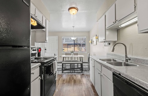 West Arlington House | Alder Stay | 3BD Townhome in Heart of Arlington