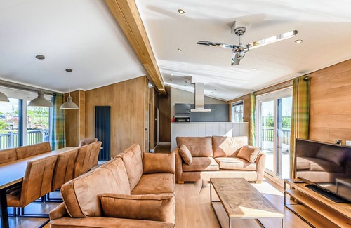 Saintbury Ski Chalet | Alderminster Lodge Premier