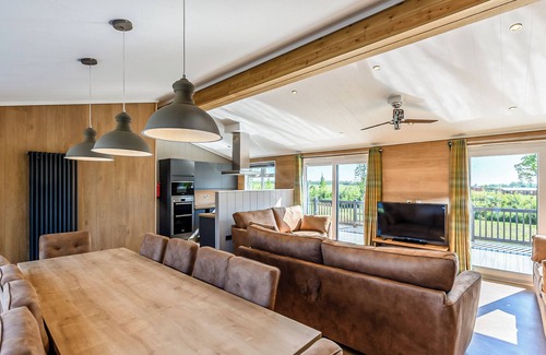 Saintbury Ski Chalet | Alderminster Lodge Premier