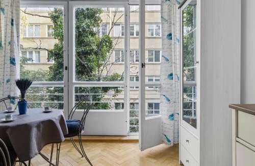 Srodmiescie Południowe Apartment | Aleja Przyjaciół Śródmieście Warszawa by Solarento