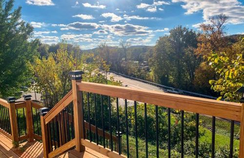 Hermann House | Alemania Haus - Cozy Rambler on Market Street!