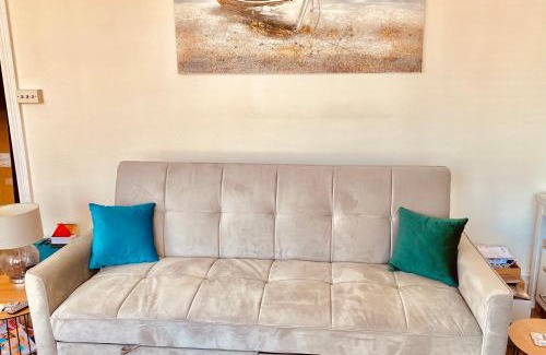 Worthing Apartment | Alexandra Beach Haven - with parking