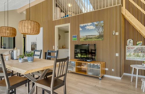 Hals House | "Alfrede" - from the sea by Interhome