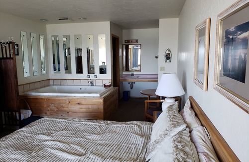 Algoma Hotel | Algoma Beach Motel