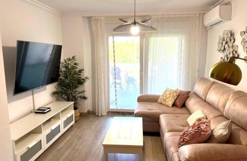 Almunecar Apartment | Alhambra Tropical - Terraza, WiFi y Playa a 8 min