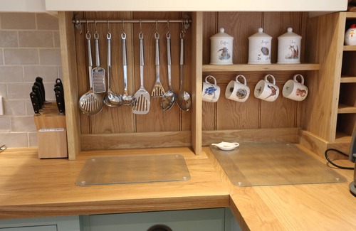 Looe Cottage | Alice's Cottage, Stands In The Beautiful Kilminorth Woods At Watergate
