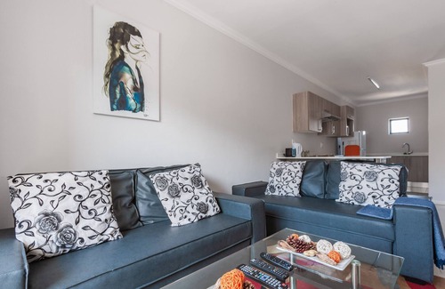 Greater Johannesburg Metropolitan Area Apartment | #AlimamaSpaces: Manson Apartment