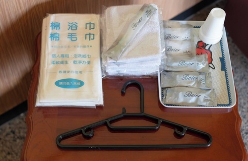 Alishan House | Alishan | Double Room near Fenqihu Old Street | Bus Access | 新天山茶業民宿雙人房