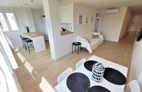 San Juan de Aznalfarache Apartment | Aljarafe Central Square - by Pro Apartments