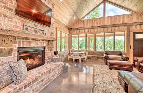 Edgemont House | All-Encompassing Lakehouse with Modern Accents!