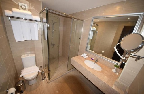 El Hadaba Hotel | All-Inclusive Family Stay: 4 Rooms, Beach, Spa, Tennis, Archery & Snorkeling Fun