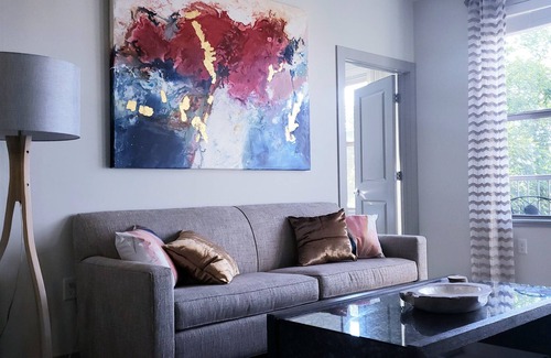 Marquette Apartment | ALL INCLUSIVE-MODERN LUXURY near Downtown State Capitol-HEATED PARKING