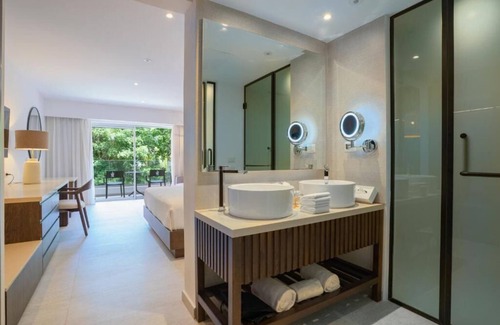 Bavaro Hotel | All Inclusive Room for Your Perfect Getaway Near Stunning Beaches! Pool