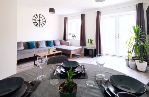 Chorlton-on-Medlock House | ALL NEW Stylish Townhouse 5mins To Manchester City Centre