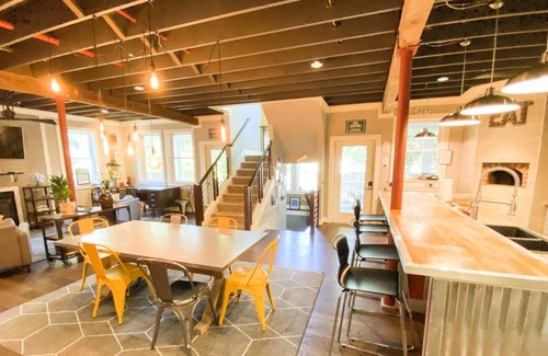 Eastport House | All newly renovated Eastport Retreat - private back patio with parking