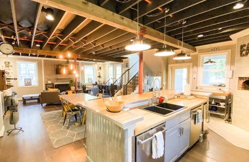 Eastport House | All newly renovated Eastport Retreat - private back patio with parking