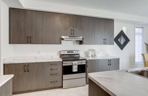 Springwater House | All-Season Chalet Retreat | Sleeps 14 | Ski & Spa