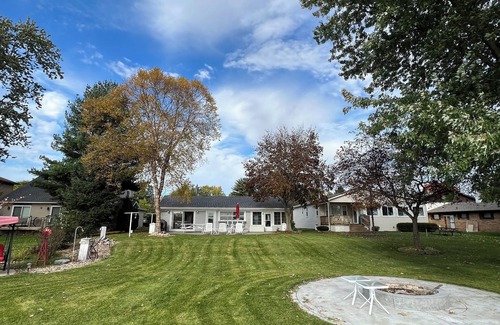 Decatur House | All Season Family Fun Lakefront Cottage Retreat