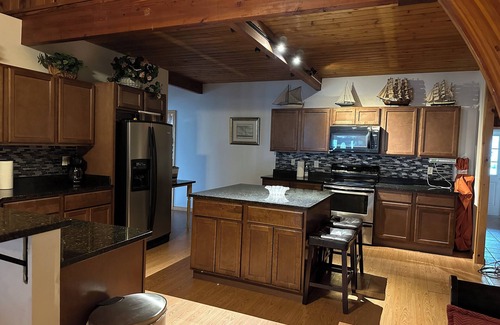 Sylvan Beach House | All Seasons Home perfect for large family gatherings - walk to everything!