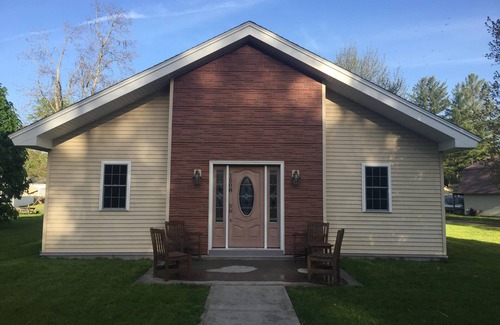 Sylvan Beach House | All Seasons Home perfect for large family gatherings - walk to everything!