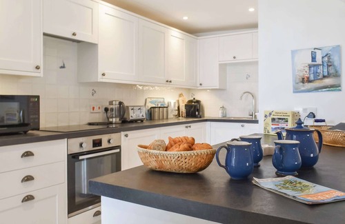 Salcombe Apartment | All that Salcombe has to offer from your perfect family base.