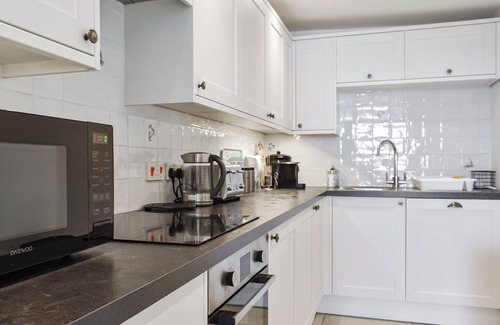 Salcombe Apartment | All that Salcombe has to offer from your perfect family base.