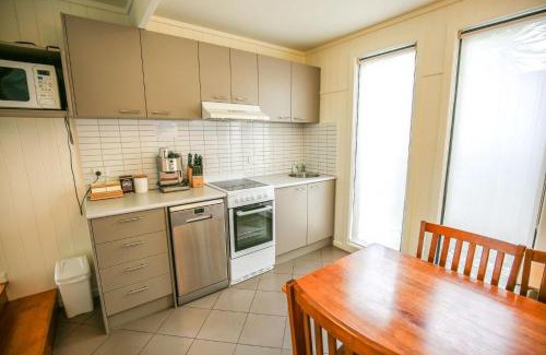 Bright House | Allambie Cottages - Villa 3