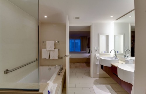 Long Beach Hotel | Allegria Hotel