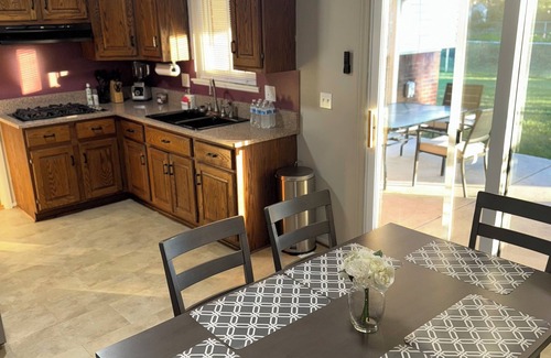 Allen Park House | Allen Park Comfort Minutes from Detroit & Dearborn