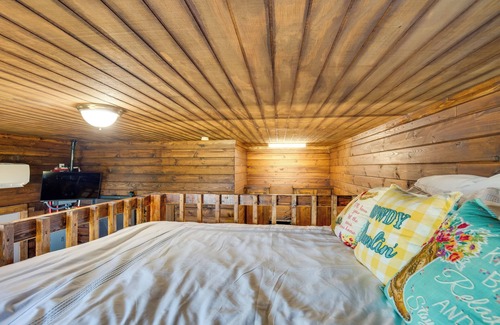 Lucas Apartment | Allen Studio Near Downtown: Hiking, Fishing & More