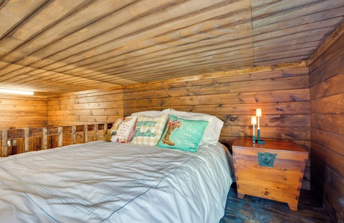 Lucas Apartment | Allen Studio Near Downtown: Hiking, Fishing & More