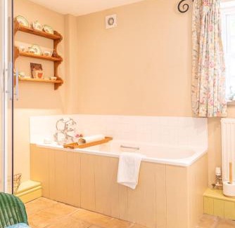 Pwllgloyw House | Alltybrain Farm Cottages and Farmhouse B&B