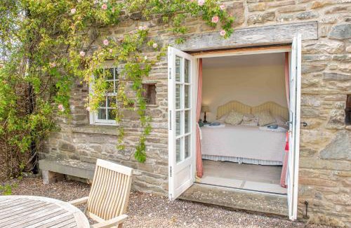Pwllgloyw House | Alltybrain Farm Cottages and Farmhouse B&B