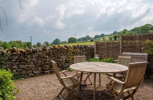 Pwllgloyw House | Alltybrain Farm Cottages and Farmhouse B&B