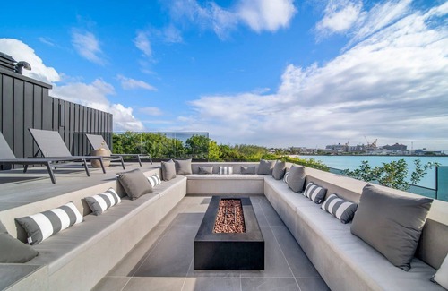 Brighton Villa | Allure 505 Summary: A