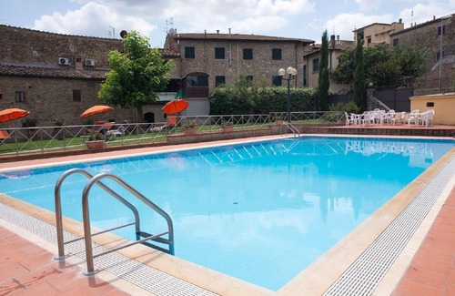 San Donato in Poggio House | Alluring Holiday Home in San Donato in Poggio with Swimming Pool