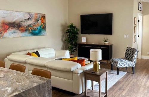 Wellington Villa | Alluring Luxury Oasis, Modern Comfort & Relaxation