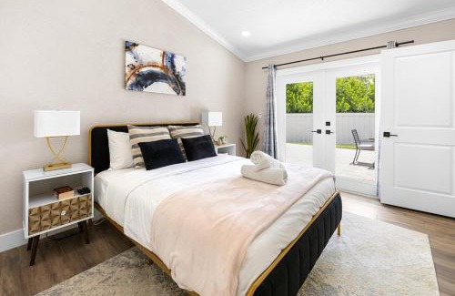 Wellington Villa | Alluring Luxury Oasis, Modern Comfort & Relaxation