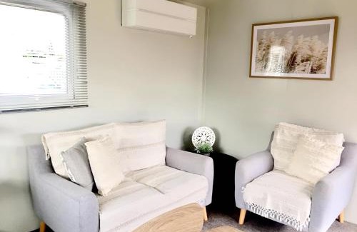 Alexandra Hotel | Almond Court Motel