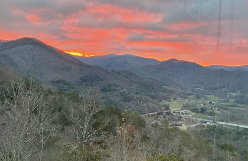 Hiawassee House | Almost Heaven - Mountain views beyond compare!
