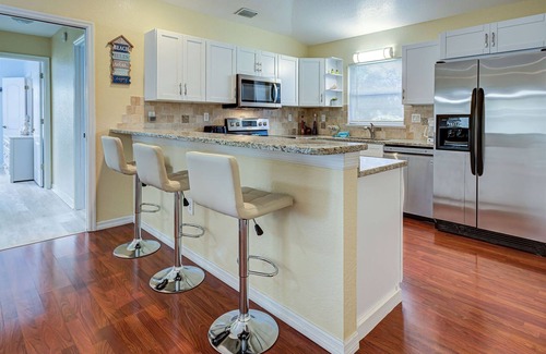 Long Meadow House | Aloha Shores | Pet friendly | Pool | fenced yard