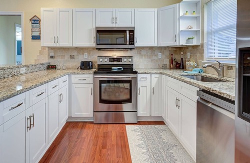 Long Meadow House | Aloha Shores | Pet friendly | Pool | fenced yard