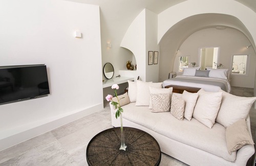 Oia Hotel | Aloia Villas