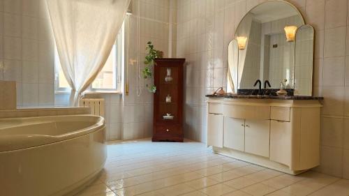 Tiche Apartment | Aloysia Vintage Retreat,appartamento per 4 Stile Retrò con WiFi e Aria condizionata