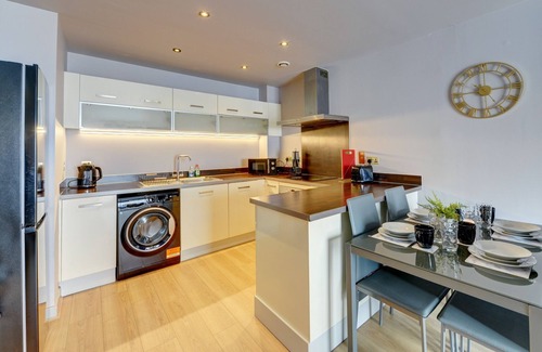 Northampton Apartment | Alpha Luxe Apartment
