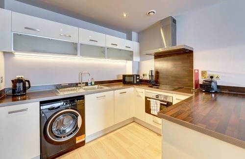 Northampton Apartment | Alpha Luxe Apartment
