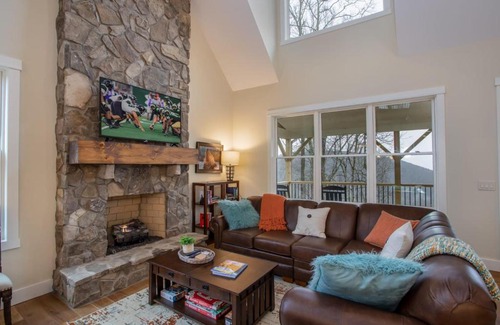 Blowing Rock House | Alpine Gorge View