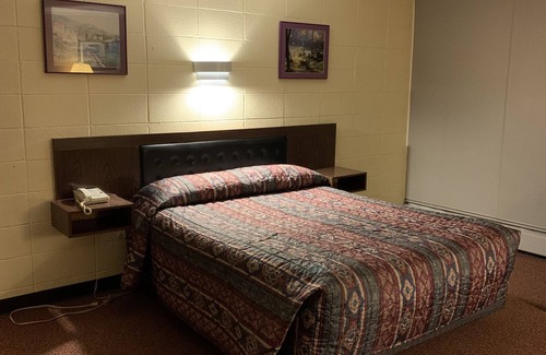 Grande Cache Hotel | Alpine Lodge Motel