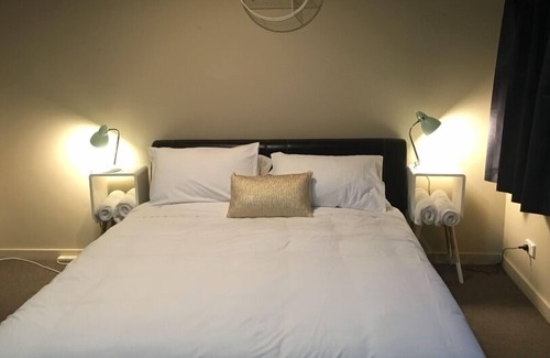 Sunshine Bay Apartment | Alpine Retreat